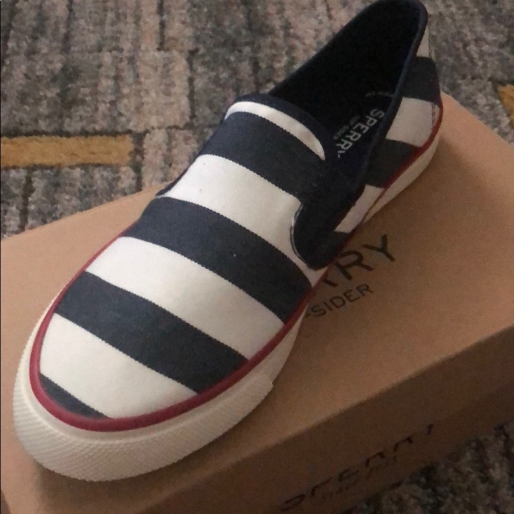 Seaside Breton Navy women’s sneaker by Sperry